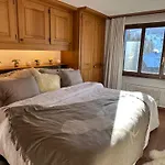 アパート 4-bedroom In The Heart Of
